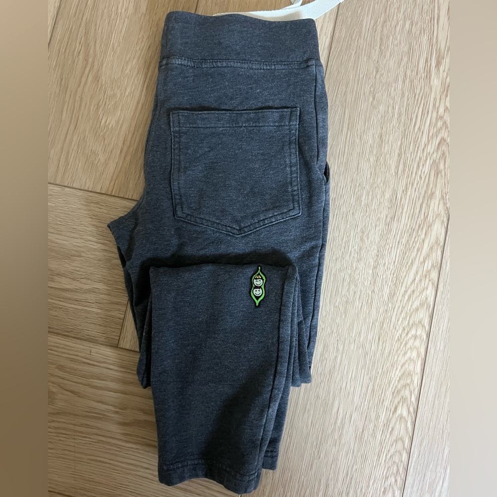 Peekaboo Beans suet pants - size 6